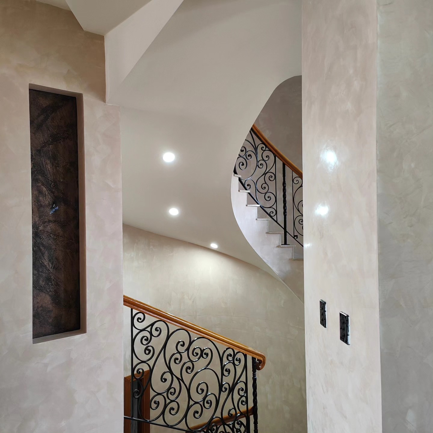 Venetian Plaster Entryway — Sydney (photo 1 of 4)